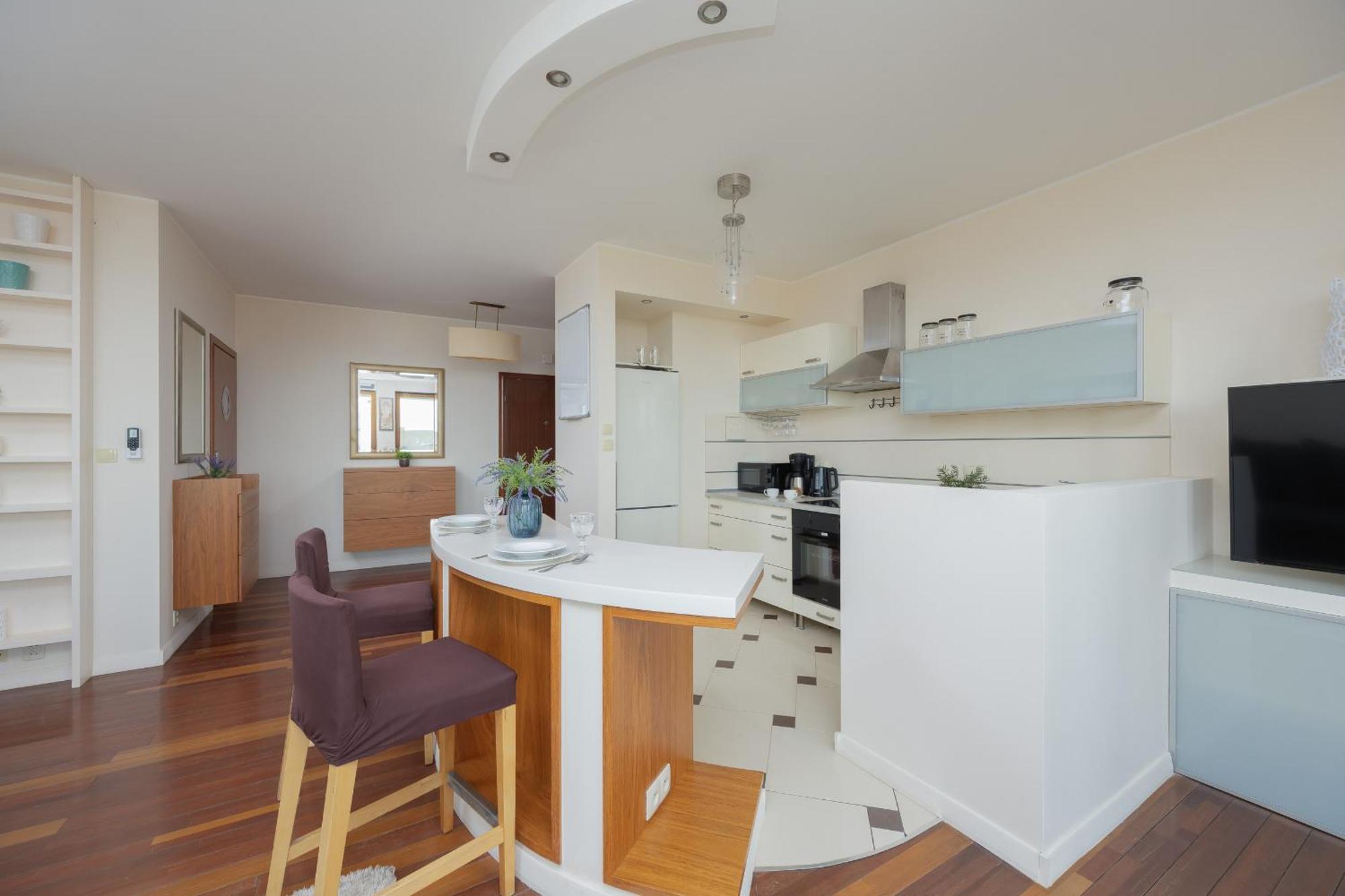 Cozy With Terrace Near Zachodnia By Renters Butas Warsaw
